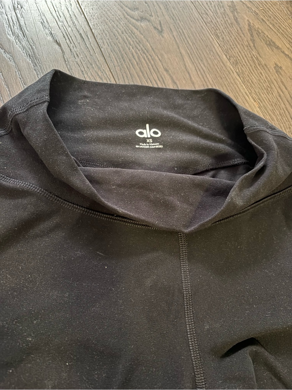 ALO Yoga Men’s Black Mock Neck Performance Pullover